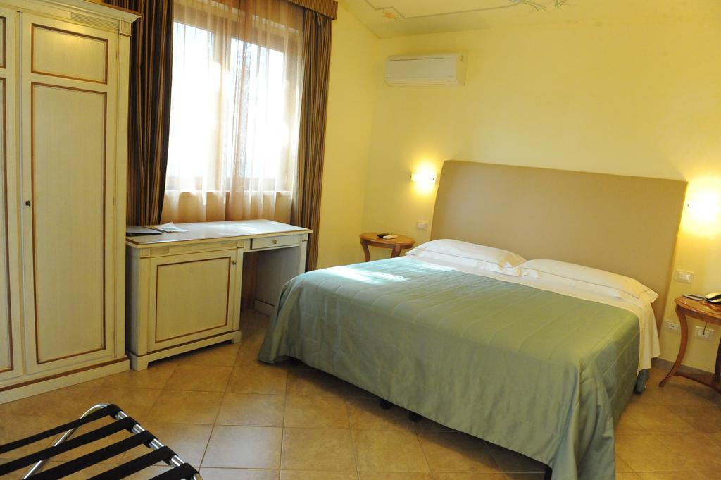 Hotel Saturno Fonte Pura Saturnia Quarto foto